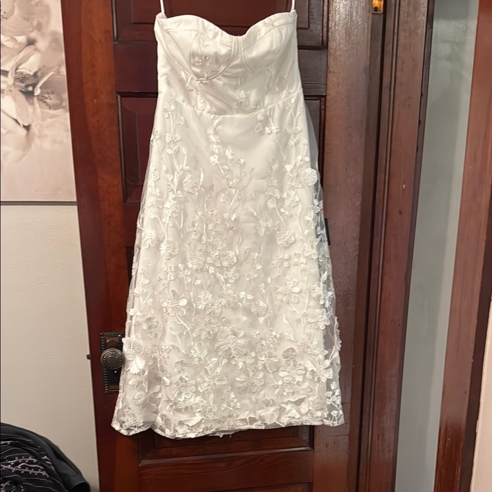 Lulu's Cream Sweetheart Strapless Bridal Gown